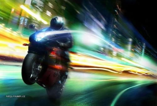  motorkar v noci 