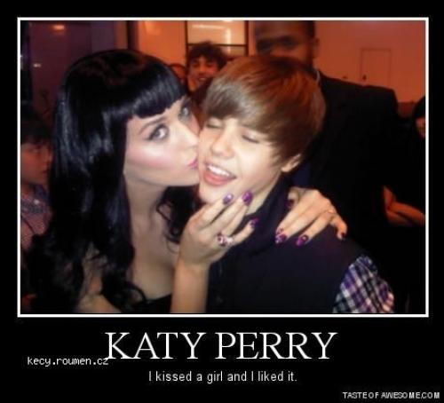  Katy Perry  I kissed a girl 