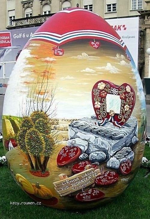  Worlds Biggest Easter Eggs1 