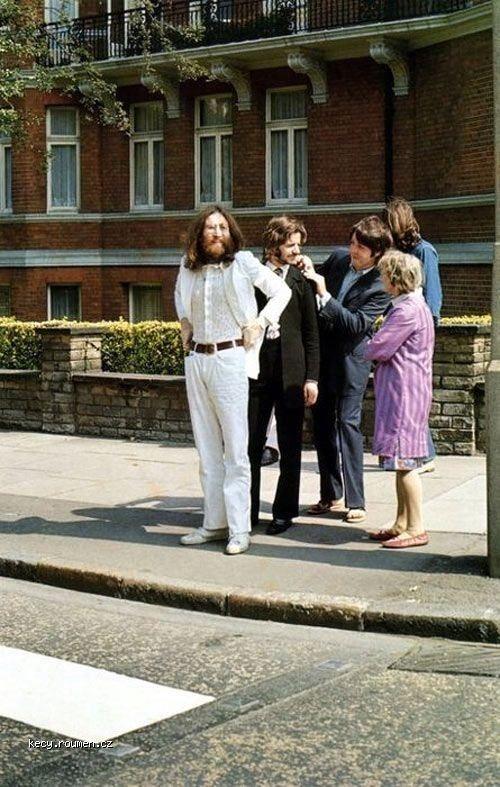  Beatles pred fotenim na album 