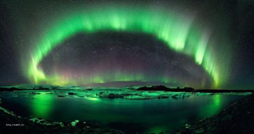  A Starry Night of Iceland 
