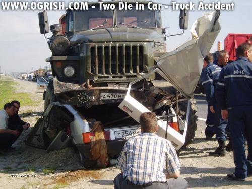  ogrishdotcomcar vs truck in russia2 