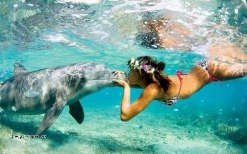  Underwater kiss 