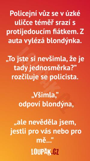 Pravidla silničního provozu a blondýnka.