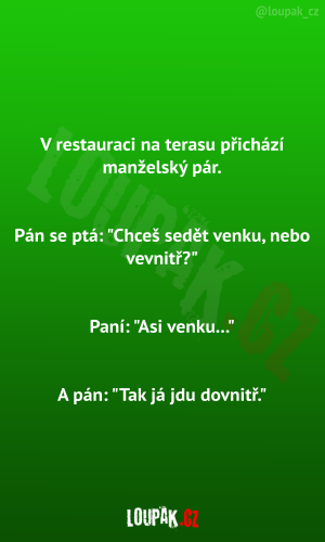 Manželský pár spolu v restauraci