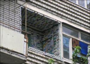 Plechovkový balkón