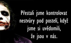Nestvůry pod postelí