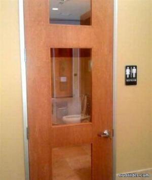 Zajímavé dveře od záchodu