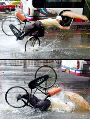 ten deštník mu moc nepomohl
