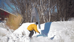 Bláznivej trik na snowboardu 