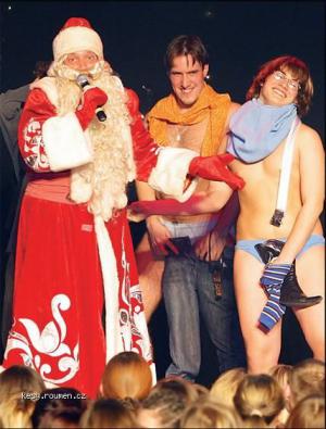 Deda Mraz konferuje striptiz