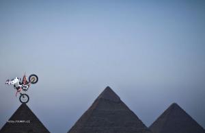 pyramide rider
