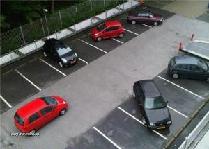 X Blondes parking