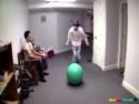  Největší blbci - gymnastický balón 