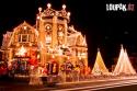  OBRÁZKY - Vánočně osvětlené budovy 