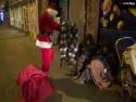  Santa naděloval dárky bezdomovcům 