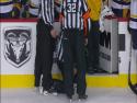  NHL - Frustrovaný hráč sejmul rozhodčího 