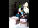  Efektivita práce - Holky balí krabice 