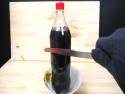  Nůž vs. Coca Cola 