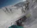  Snowboardista vs. lavina 