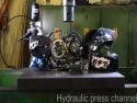  Hydraulický lis vs. běžící motor 