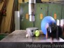    Hydraulický lis vs. míče 2   