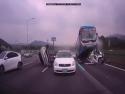  Nehoda autobusu na dálnici 