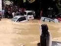  Šílené povodně v Indonésii 