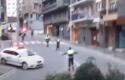  Italští policisté rozveselují lidi       