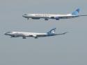      Dvě dopravní letadla přistávají naráz     