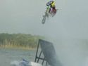 Travis Pastra - vodní skok