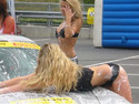 Krásné ženy myjí auta [skrytá kamera]