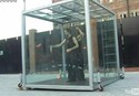 Žonglování ve skleněné kostce