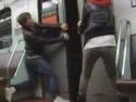 Idioti v metru - Otevření dveří za jízdy 