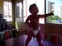 Brazilské dítě tancuje Sambu
