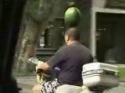 Borec - Jak se vozí meloun na skútru