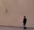 RC vrtulník - přistání na zdi