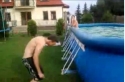 Idiot - Salto do bazénu