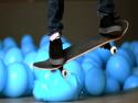 Skateboarding v 5001 balóncích