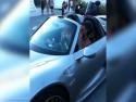 Machr předvádí přítelkyni nové Porsche