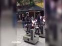       Policejní hlídka na dětských motorkách      