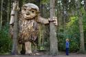 GALERIE - Dřevěné sochy v lese