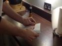 Jak si otevřít pivo listem papíru