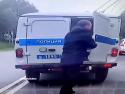     Opilý Rus utíkal policii z auta    