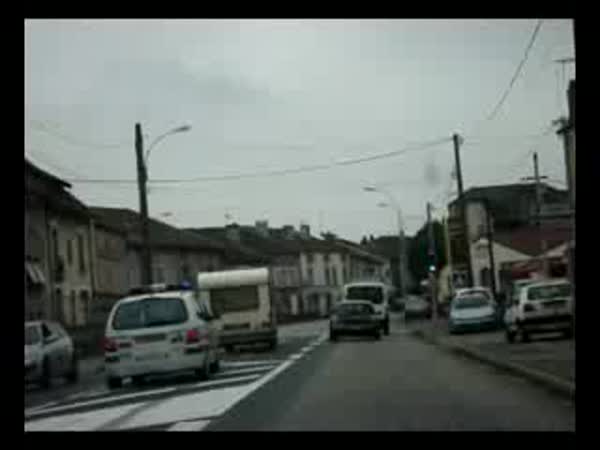 Francie - policie vs. karavan
