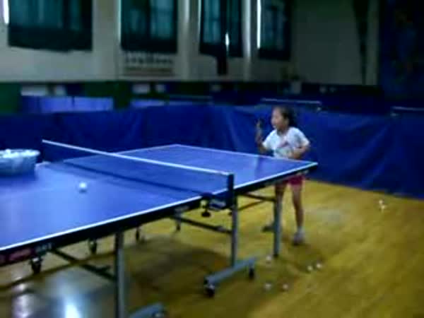 Stolní tenis a 6-ti letá holčička