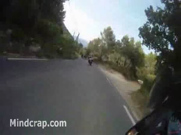 Srážka motocyklu s automobilem