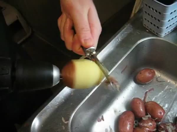 Jak nejrychleji oloupat brambory