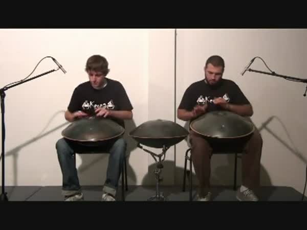 Hraní na bubny – Hang Drums