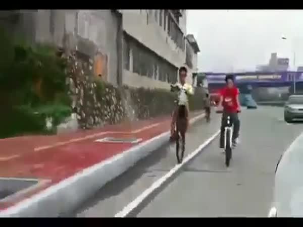 Borec - Jízda na kole bez předního